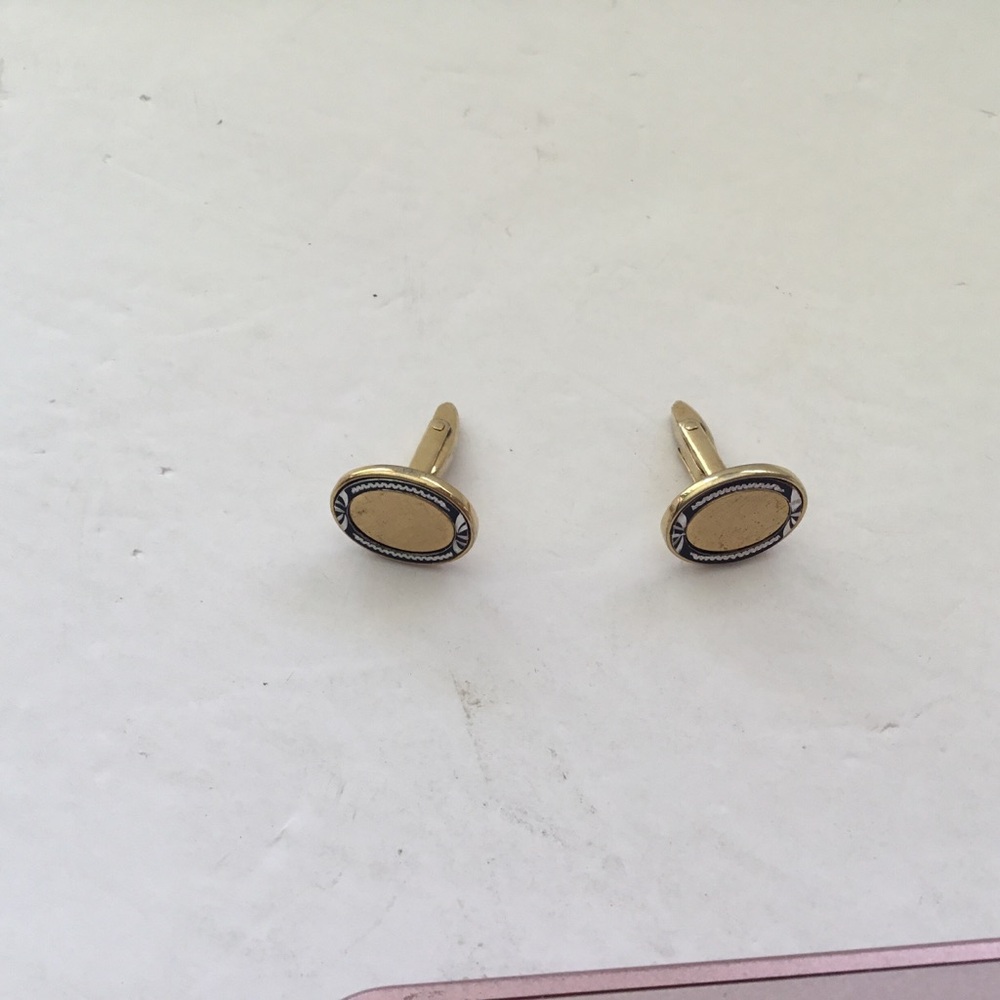 Cufflinks Oval in Gold. Vintage